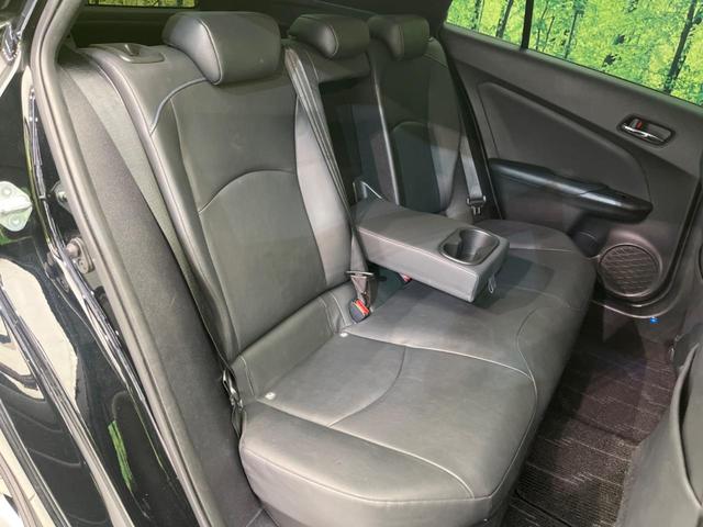 プリウス Ｓツーリングセレクション　純正ナビ　バックカメラ　衝突軽減装置　レーダークルーズコントロール　禁煙車　シートヒーター　ドラレコ　レーンキープ　スマートキー　ＬＥＤヘッド　ＥＴＣ　オートライト　オートエアコン　純正１７インチＡＷ（9枚目）