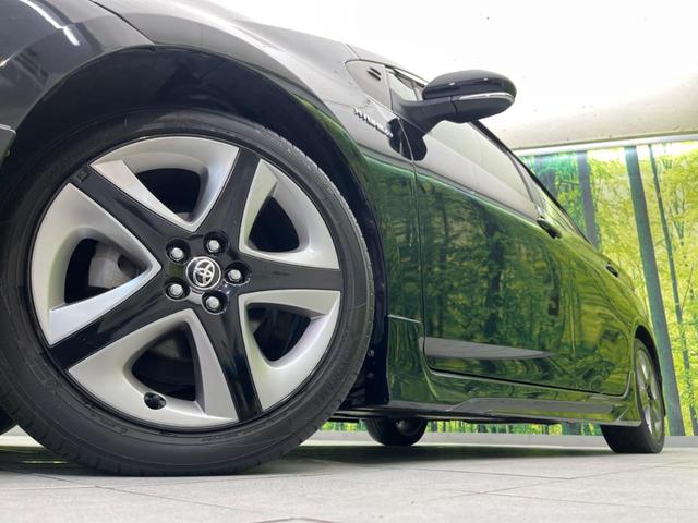 プリウス Ｓツーリングセレクション　純正ナビ　バックカメラ　衝突軽減装置　レーダークルーズコントロール　禁煙車　シートヒーター　ドラレコ　レーンキープ　スマートキー　ＬＥＤヘッド　ＥＴＣ　オートライト　オートエアコン　純正１７インチＡＷ（13枚目）