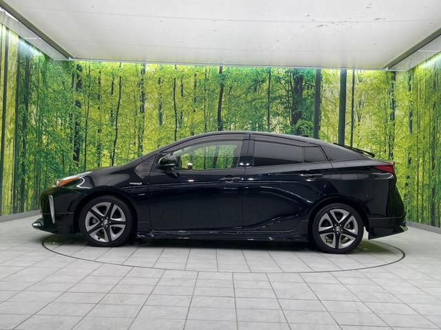 プリウス Ｓツーリングセレクション　純正ナビ　バックカメラ　衝突軽減装置　レーダークルーズコントロール　禁煙車　シートヒーター　ドラレコ　レーンキープ　スマートキー　ＬＥＤヘッド　ＥＴＣ　オートライト　オートエアコン　純正１７インチＡＷ（28枚目）