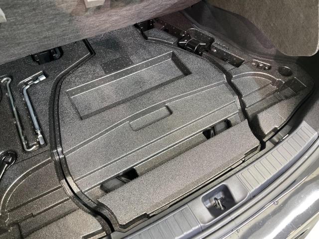 プリウス Ｓツーリングセレクション　純正ナビ　バックカメラ　衝突軽減装置　レーダークルーズコントロール　禁煙車　シートヒーター　ドラレコ　レーンキープ　スマートキー　ＬＥＤヘッド　ＥＴＣ　オートライト　オートエアコン　純正１７インチＡＷ（40枚目）