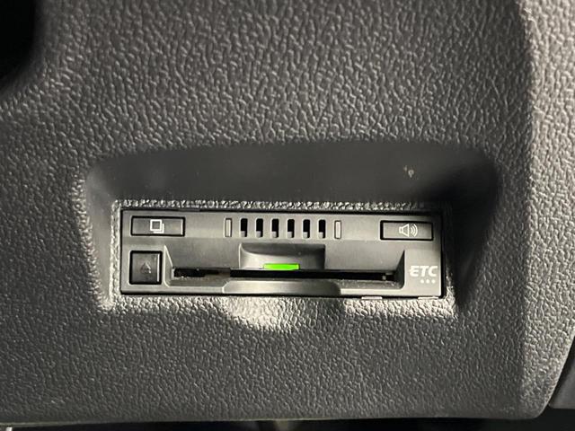 プリウス Ｓツーリングセレクション　純正ナビ　バックカメラ　衝突軽減装置　レーダークルーズコントロール　禁煙車　シートヒーター　ドラレコ　レーンキープ　スマートキー　ＬＥＤヘッド　ＥＴＣ　オートライト　オートエアコン　純正１７インチＡＷ（49枚目）