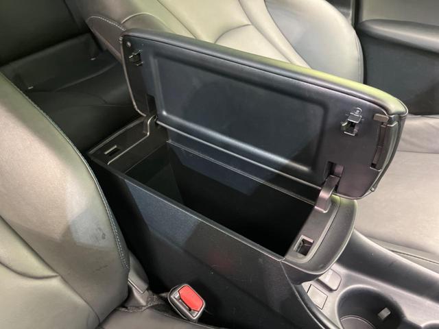 プリウス Ｓツーリングセレクション　純正ナビ　バックカメラ　衝突軽減装置　レーダークルーズコントロール　禁煙車　シートヒーター　ドラレコ　レーンキープ　スマートキー　ＬＥＤヘッド　ＥＴＣ　オートライト　オートエアコン　純正１７インチＡＷ（61枚目）