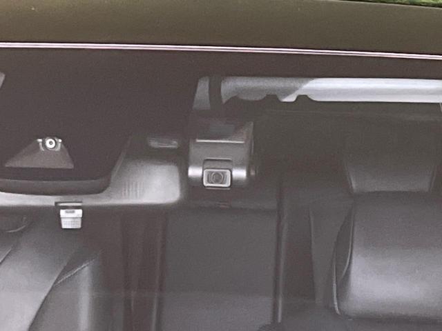 プリウス Ｓツーリングセレクション　純正ナビ　バックカメラ　衝突軽減装置　レーダークルーズコントロール　禁煙車　シートヒーター　ドラレコ　レーンキープ　スマートキー　ＬＥＤヘッド　ＥＴＣ　オートライト　オートエアコン　純正１７インチＡＷ（65枚目）