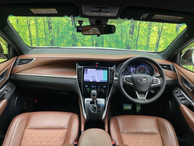 ハリアー エレガンス　衝突軽減装置　純正ＳＤナビ　バックカメラ　禁煙車　レーダークルーズ　ＥＴＣ　Ｂｌｕｅｔｏｏｔｈ再生　フルセグ　ドライブレコーダー　クルアランスソナー　ハーフレザーシート　ＬＥＤヘッドライト（2枚目）