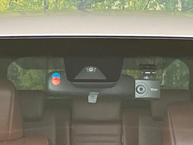 ハリアー エレガンス　衝突軽減装置　純正ＳＤナビ　バックカメラ　禁煙車　レーダークルーズ　ＥＴＣ　Ｂｌｕｅｔｏｏｔｈ再生　フルセグ　ドライブレコーダー　クルアランスソナー　ハーフレザーシート　ＬＥＤヘッドライト（5枚目）