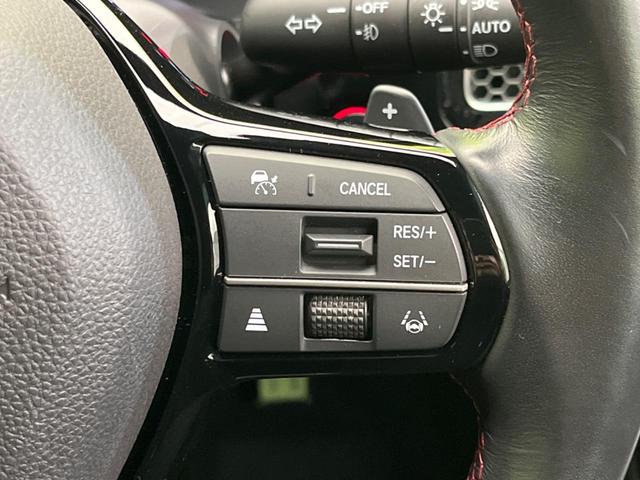 シビック ｅ：ＨＥＶ　純正９型ナビ　バックカメラ　ＢＯＳＥサウンドシステム　衝突軽減装置　レーダークルーズ　禁煙車　ハーフレザーシート　シートヒーター　パワーシート　ドラレコ　コーナーセンサー　レーンキープ　スマートキー（7枚目）