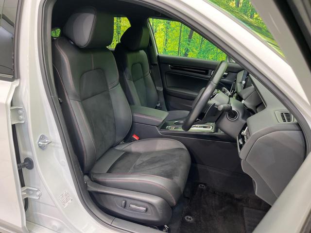 シビック ｅ：ＨＥＶ　純正９型ナビ　バックカメラ　ＢＯＳＥサウンドシステム　衝突軽減装置　レーダークルーズ　禁煙車　ハーフレザーシート　シートヒーター　パワーシート　ドラレコ　コーナーセンサー　レーンキープ　スマートキー（8枚目）