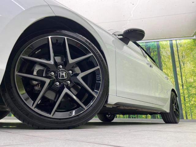 シビック ｅ：ＨＥＶ　純正９型ナビ　バックカメラ　ＢＯＳＥサウンドシステム　衝突軽減装置　レーダークルーズ　禁煙車　ハーフレザーシート　シートヒーター　パワーシート　ドラレコ　コーナーセンサー　レーンキープ　スマートキー（13枚目）