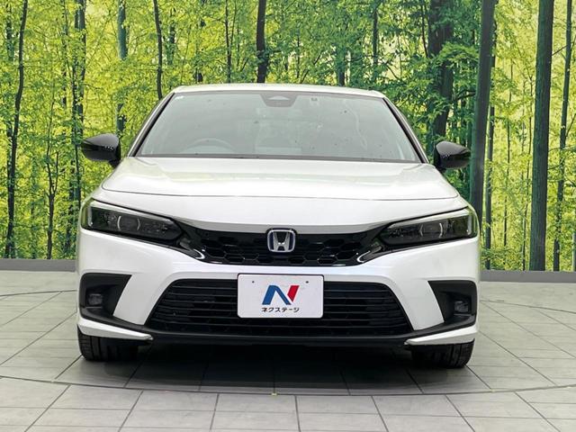 シビック ｅ：ＨＥＶ　純正９型ナビ　バックカメラ　ＢＯＳＥサウンドシステム　衝突軽減装置　レーダークルーズ　禁煙車　ハーフレザーシート　シートヒーター　パワーシート　ドラレコ　コーナーセンサー　レーンキープ　スマートキー（14枚目）