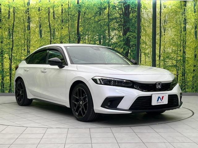 シビック ｅ：ＨＥＶ　純正９型ナビ　バックカメラ　ＢＯＳＥサウンドシステム　衝突軽減装置　レーダークルーズ　禁煙車　ハーフレザーシート　シートヒーター　パワーシート　ドラレコ　コーナーセンサー　レーンキープ　スマートキー（16枚目）