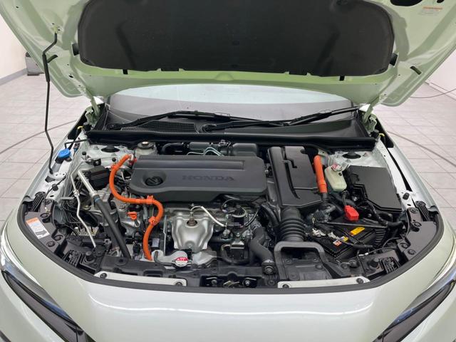 シビック ｅ：ＨＥＶ　純正９型ナビ　バックカメラ　ＢＯＳＥサウンドシステム　衝突軽減装置　レーダークルーズ　禁煙車　ハーフレザーシート　シートヒーター　パワーシート　ドラレコ　コーナーセンサー　レーンキープ　スマートキー（18枚目）