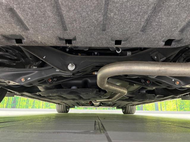 シビック ｅ：ＨＥＶ　純正９型ナビ　バックカメラ　ＢＯＳＥサウンドシステム　衝突軽減装置　レーダークルーズ　禁煙車　ハーフレザーシート　シートヒーター　パワーシート　ドラレコ　コーナーセンサー　レーンキープ　スマートキー（19枚目）