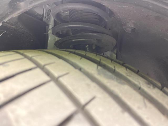 シビック ｅ：ＨＥＶ　純正９型ナビ　バックカメラ　ＢＯＳＥサウンドシステム　衝突軽減装置　レーダークルーズ　禁煙車　ハーフレザーシート　シートヒーター　パワーシート　ドラレコ　コーナーセンサー　レーンキープ　スマートキー（20枚目）