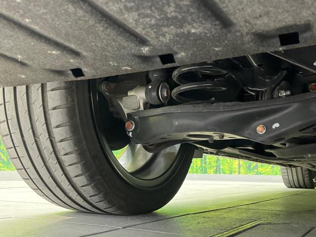 シビック ｅ：ＨＥＶ　純正９型ナビ　バックカメラ　ＢＯＳＥサウンドシステム　衝突軽減装置　レーダークルーズ　禁煙車　ハーフレザーシート　シートヒーター　パワーシート　ドラレコ　コーナーセンサー　レーンキープ　スマートキー（21枚目）