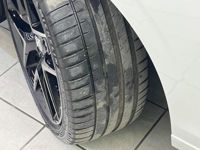 シビック ｅ：ＨＥＶ　純正９型ナビ　バックカメラ　ＢＯＳＥサウンドシステム　衝突軽減装置　レーダークルーズ　禁煙車　ハーフレザーシート　シートヒーター　パワーシート　ドラレコ　コーナーセンサー　レーンキープ　スマートキー（22枚目）