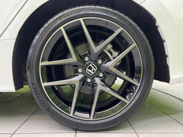 シビック ｅ：ＨＥＶ　純正９型ナビ　バックカメラ　ＢＯＳＥサウンドシステム　衝突軽減装置　レーダークルーズ　禁煙車　ハーフレザーシート　シートヒーター　パワーシート　ドラレコ　コーナーセンサー　レーンキープ　スマートキー（23枚目）