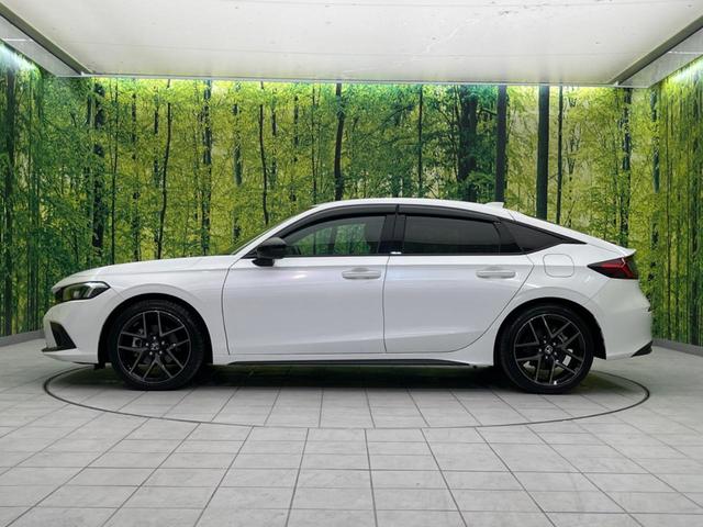 シビック ｅ：ＨＥＶ　純正９型ナビ　バックカメラ　ＢＯＳＥサウンドシステム　衝突軽減装置　レーダークルーズ　禁煙車　ハーフレザーシート　シートヒーター　パワーシート　ドラレコ　コーナーセンサー　レーンキープ　スマートキー（27枚目）