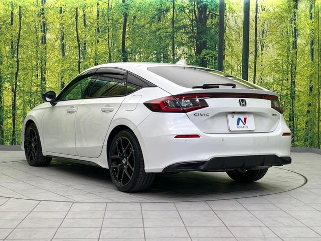 シビック ｅ：ＨＥＶ　純正９型ナビ　バックカメラ　ＢＯＳＥサウンドシステム　衝突軽減装置　レーダークルーズ　禁煙車　ハーフレザーシート　シートヒーター　パワーシート　ドラレコ　コーナーセンサー　レーンキープ　スマートキー（28枚目）