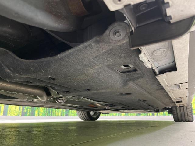 シビック ｅ：ＨＥＶ　純正９型ナビ　バックカメラ　ＢＯＳＥサウンドシステム　衝突軽減装置　レーダークルーズ　禁煙車　ハーフレザーシート　シートヒーター　パワーシート　ドラレコ　コーナーセンサー　レーンキープ　スマートキー（30枚目）