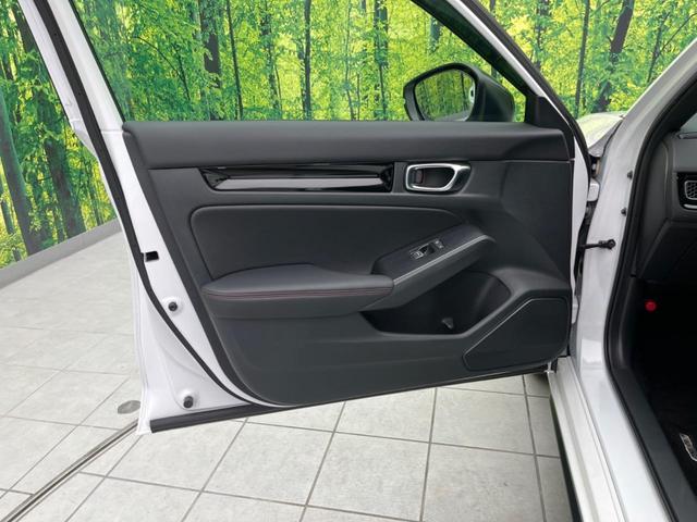 シビック ｅ：ＨＥＶ　純正９型ナビ　バックカメラ　ＢＯＳＥサウンドシステム　衝突軽減装置　レーダークルーズ　禁煙車　ハーフレザーシート　シートヒーター　パワーシート　ドラレコ　コーナーセンサー　レーンキープ　スマートキー（37枚目）