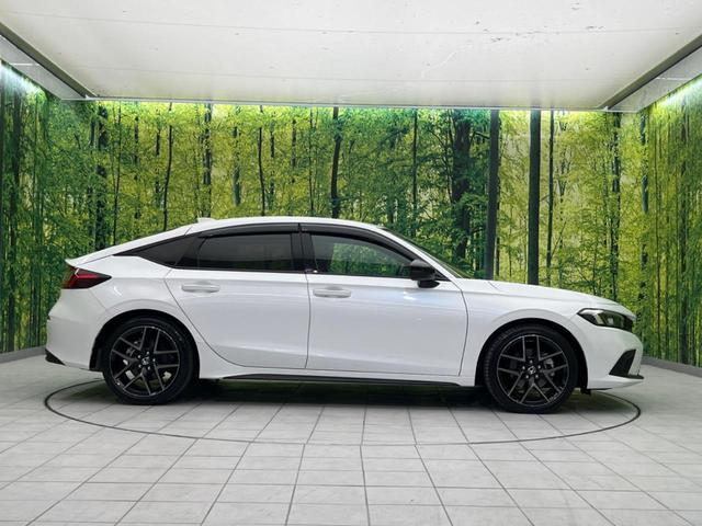 シビック ｅ：ＨＥＶ　純正９型ナビ　バックカメラ　ＢＯＳＥサウンドシステム　衝突軽減装置　レーダークルーズ　禁煙車　ハーフレザーシート　シートヒーター　パワーシート　ドラレコ　コーナーセンサー　レーンキープ　スマートキー（39枚目）