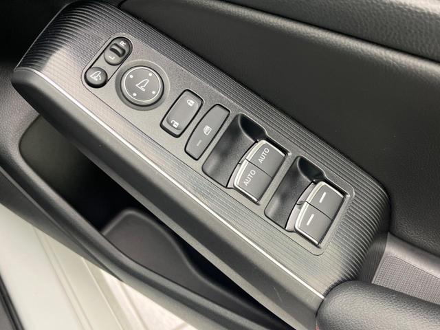 シビック ｅ：ＨＥＶ　純正９型ナビ　バックカメラ　ＢＯＳＥサウンドシステム　衝突軽減装置　レーダークルーズ　禁煙車　ハーフレザーシート　シートヒーター　パワーシート　ドラレコ　コーナーセンサー　レーンキープ　スマートキー（45枚目）