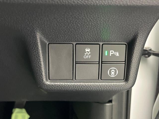 シビック ｅ：ＨＥＶ　純正９型ナビ　バックカメラ　ＢＯＳＥサウンドシステム　衝突軽減装置　レーダークルーズ　禁煙車　ハーフレザーシート　シートヒーター　パワーシート　ドラレコ　コーナーセンサー　レーンキープ　スマートキー（46枚目）