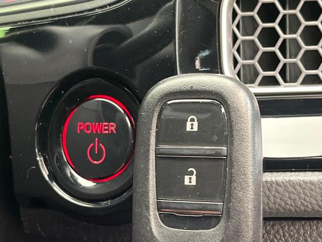 シビック ｅ：ＨＥＶ　純正９型ナビ　バックカメラ　ＢＯＳＥサウンドシステム　衝突軽減装置　レーダークルーズ　禁煙車　ハーフレザーシート　シートヒーター　パワーシート　ドラレコ　コーナーセンサー　レーンキープ　スマートキー（47枚目）