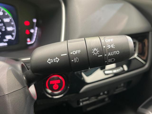 シビック ｅ：ＨＥＶ　純正９型ナビ　バックカメラ　ＢＯＳＥサウンドシステム　衝突軽減装置　レーダークルーズ　禁煙車　ハーフレザーシート　シートヒーター　パワーシート　ドラレコ　コーナーセンサー　レーンキープ　スマートキー（48枚目）