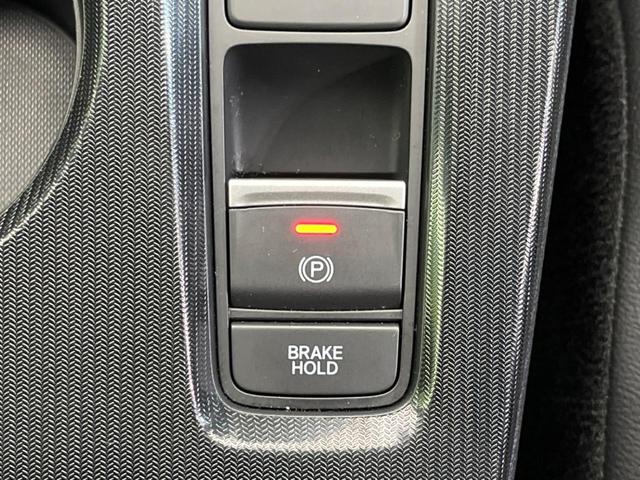 シビック ｅ：ＨＥＶ　純正９型ナビ　バックカメラ　ＢＯＳＥサウンドシステム　衝突軽減装置　レーダークルーズ　禁煙車　ハーフレザーシート　シートヒーター　パワーシート　ドラレコ　コーナーセンサー　レーンキープ　スマートキー（59枚目）