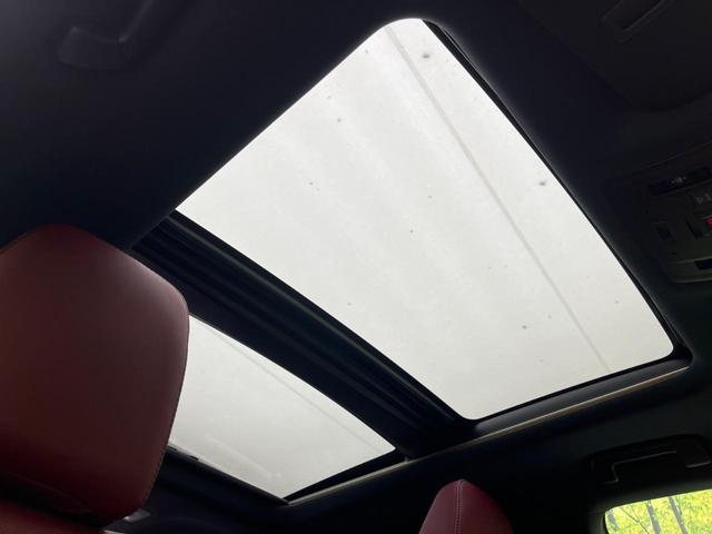 ＲＸ ＲＸ２００ｔ　Ｆスポーツ　サンルーフ　ターボ　１２．３インチナビ　衝突軽減装置　禁煙車　レーダークルーズコントロール　全周囲カメラ　ＥＴＣ２．０　Ｂｌｕｅｔｏｏｔｈ　フルセグ　シートヒーター　シートエアコン　パワーバックドア（3枚目）