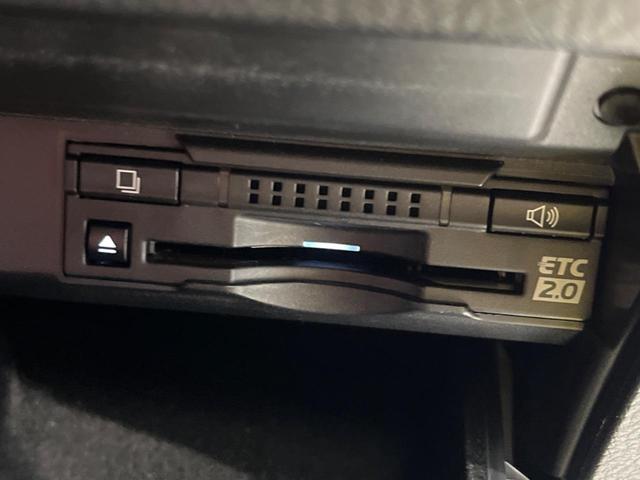 ＲＸ ＲＸ２００ｔ　Ｆスポーツ　サンルーフ　ターボ　１２．３インチナビ　衝突軽減装置　禁煙車　レーダークルーズコントロール　全周囲カメラ　ＥＴＣ２．０　Ｂｌｕｅｔｏｏｔｈ　フルセグ　シートヒーター　シートエアコン　パワーバックドア（7枚目）