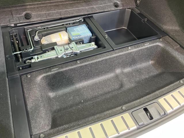 ＲＸ ＲＸ２００ｔ　Ｆスポーツ　サンルーフ　ターボ　１２．３インチナビ　衝突軽減装置　禁煙車　レーダークルーズコントロール　全周囲カメラ　ＥＴＣ２．０　Ｂｌｕｅｔｏｏｔｈ　フルセグ　シートヒーター　シートエアコン　パワーバックドア（30枚目）