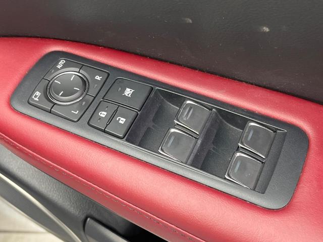 ＲＸ ＲＸ２００ｔ　Ｆスポーツ　サンルーフ　ターボ　１２．３インチナビ　衝突軽減装置　禁煙車　レーダークルーズコントロール　全周囲カメラ　ＥＴＣ２．０　Ｂｌｕｅｔｏｏｔｈ　フルセグ　シートヒーター　シートエアコン　パワーバックドア（41枚目）