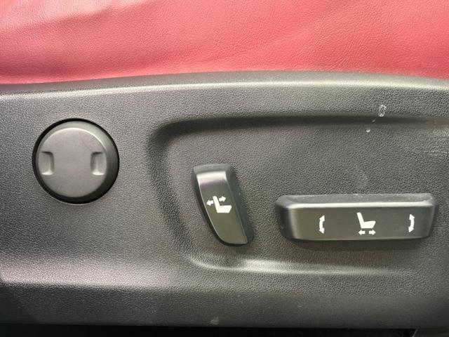 ＲＸ ＲＸ２００ｔ　Ｆスポーツ　サンルーフ　ターボ　１２．３インチナビ　衝突軽減装置　禁煙車　レーダークルーズコントロール　全周囲カメラ　ＥＴＣ２．０　Ｂｌｕｅｔｏｏｔｈ　フルセグ　シートヒーター　シートエアコン　パワーバックドア（42枚目）