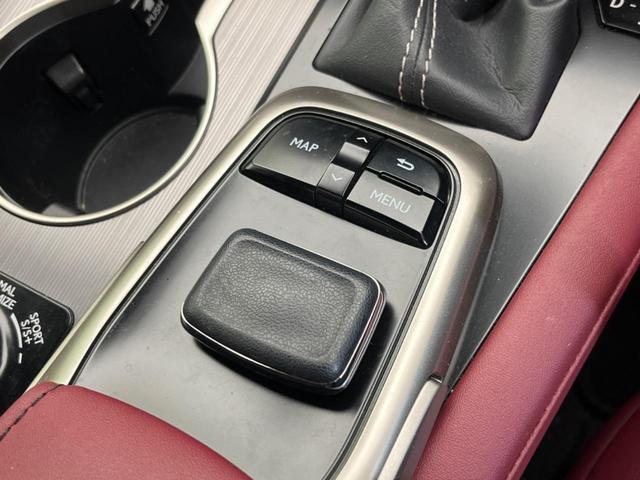 ＲＸ ＲＸ２００ｔ　Ｆスポーツ　サンルーフ　ターボ　１２．３インチナビ　衝突軽減装置　禁煙車　レーダークルーズコントロール　全周囲カメラ　ＥＴＣ２．０　Ｂｌｕｅｔｏｏｔｈ　フルセグ　シートヒーター　シートエアコン　パワーバックドア（57枚目）