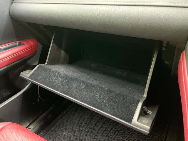 ＲＸ ＲＸ２００ｔ　Ｆスポーツ　サンルーフ　ターボ　１２．３インチナビ　衝突軽減装置　禁煙車　レーダークルーズコントロール　全周囲カメラ　ＥＴＣ２．０　Ｂｌｕｅｔｏｏｔｈ　フルセグ　シートヒーター　シートエアコン　パワーバックドア（63枚目）