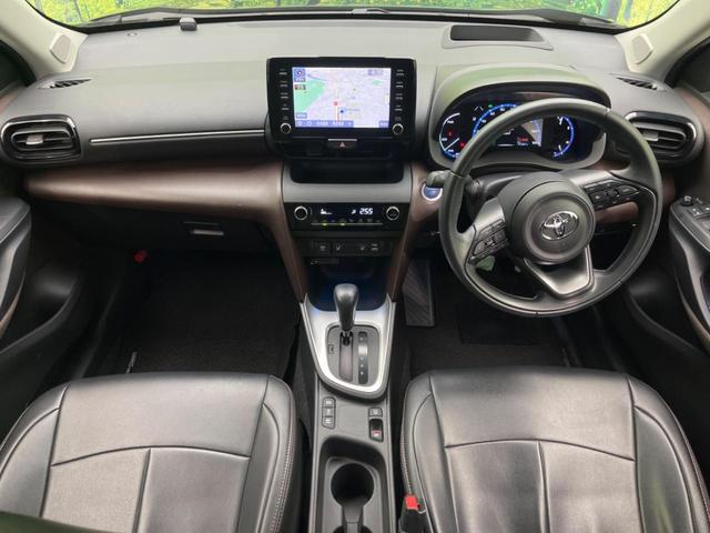 ヤリスクロス ハイブリッドＺ　衝突軽減装置　禁煙車　純正８インチディスプレイオーディオ　全周囲カメラ　レーダークルーズコントロール　ＥＴＣ２．０　Ｂｌｕｅｔｏｏｔｈ　ドライブレコーダー　シートヒーター　ＬＥＤヘッドライト（2枚目）