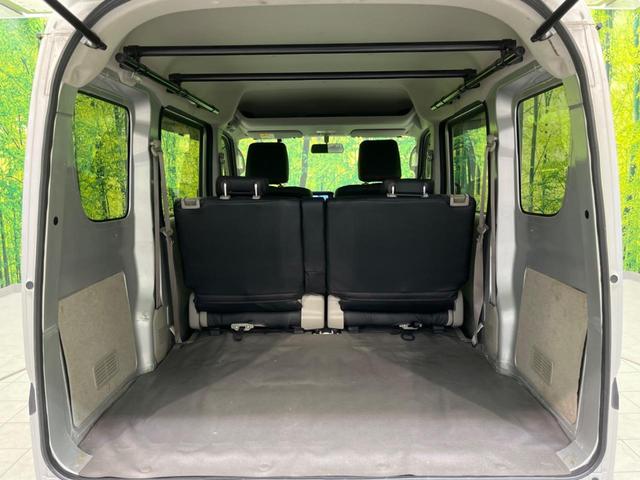 ���i�̂���������ʋ΁A���}���ɏ\���ȉ׎��X�y�[�X���m�ۂ��Ă���܂��B�Z�J���h�V�[�g��|���ƁA�傫�ȉו��̐ύڂ��\�ł���