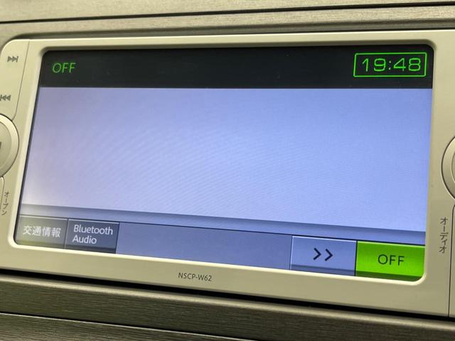 プリウス Ｓ　禁煙車　純正ナビ　バックカメラ　ＥＴＣ　Ｂｌｕｅｔｏｏｔｈ　スマートキー　ＨＩＤヘッドライト　オートライト　オートエアコン　純正１５インチアルミホイール　フォグライト　ＣＤ／ＤＶＤ再生　地デジ（5枚目）
