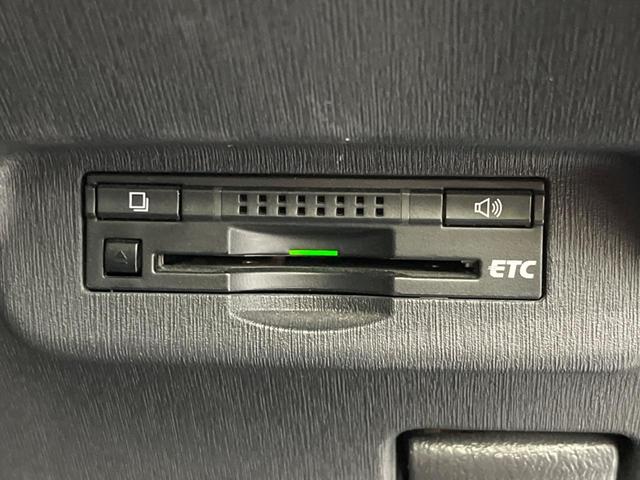 プリウス Ｓ　禁煙車　純正ナビ　バックカメラ　ＥＴＣ　Ｂｌｕｅｔｏｏｔｈ　スマートキー　ＨＩＤヘッドライト　オートライト　オートエアコン　純正１５インチアルミホイール　フォグライト　ＣＤ／ＤＶＤ再生　地デジ（6枚目）