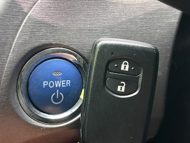 プリウス Ｓ　禁煙車　純正ナビ　バックカメラ　ＥＴＣ　Ｂｌｕｅｔｏｏｔｈ　スマートキー　ＨＩＤヘッドライト　オートライト　オートエアコン　純正１５インチアルミホイール　フォグライト　ＣＤ／ＤＶＤ再生　地デジ（7枚目）