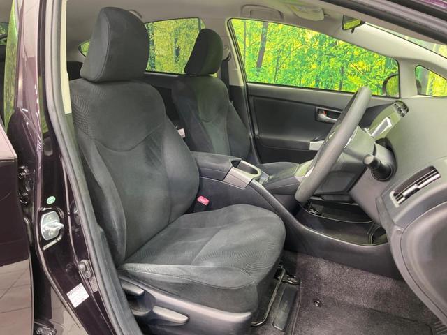 プリウス Ｓ　禁煙車　純正ナビ　バックカメラ　ＥＴＣ　Ｂｌｕｅｔｏｏｔｈ　スマートキー　ＨＩＤヘッドライト　オートライト　オートエアコン　純正１５インチアルミホイール　フォグライト　ＣＤ／ＤＶＤ再生　地デジ（8枚目）