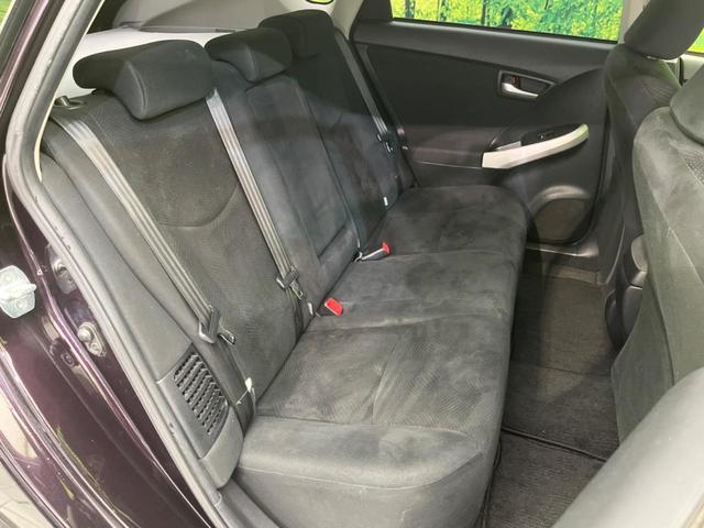 プリウス Ｓ　禁煙車　純正ナビ　バックカメラ　ＥＴＣ　Ｂｌｕｅｔｏｏｔｈ　スマートキー　ＨＩＤヘッドライト　オートライト　オートエアコン　純正１５インチアルミホイール　フォグライト　ＣＤ／ＤＶＤ再生　地デジ（9枚目）