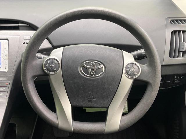プリウス Ｓ　禁煙車　純正ナビ　バックカメラ　ＥＴＣ　Ｂｌｕｅｔｏｏｔｈ　スマートキー　ＨＩＤヘッドライト　オートライト　オートエアコン　純正１５インチアルミホイール　フォグライト　ＣＤ／ＤＶＤ再生　地デジ（11枚目）