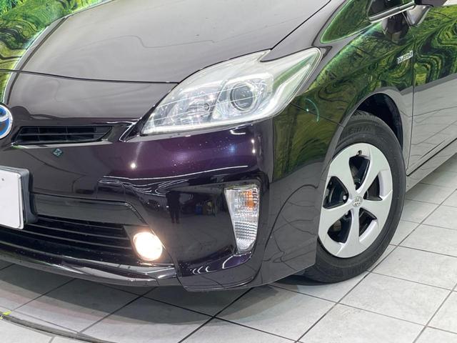 プリウス Ｓ　禁煙車　純正ナビ　バックカメラ　ＥＴＣ　Ｂｌｕｅｔｏｏｔｈ　スマートキー　ＨＩＤヘッドライト　オートライト　オートエアコン　純正１５インチアルミホイール　フォグライト　ＣＤ／ＤＶＤ再生　地デジ（12枚目）
