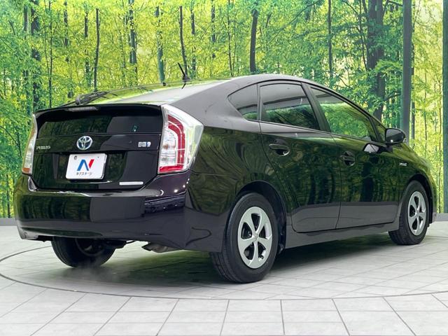 プリウス Ｓ　禁煙車　純正ナビ　バックカメラ　ＥＴＣ　Ｂｌｕｅｔｏｏｔｈ　スマートキー　ＨＩＤヘッドライト　オートライト　オートエアコン　純正１５インチアルミホイール　フォグライト　ＣＤ／ＤＶＤ再生　地デジ（17枚目）