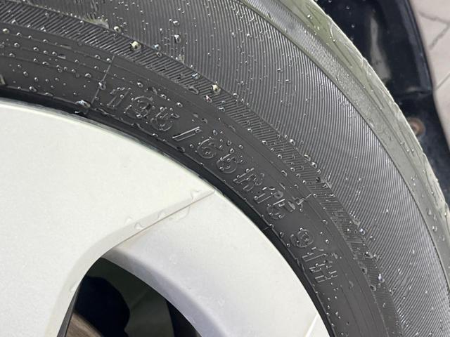 プリウス Ｓ　禁煙車　純正ナビ　バックカメラ　ＥＴＣ　Ｂｌｕｅｔｏｏｔｈ　スマートキー　ＨＩＤヘッドライト　オートライト　オートエアコン　純正１５インチアルミホイール　フォグライト　ＣＤ／ＤＶＤ再生　地デジ（30枚目）