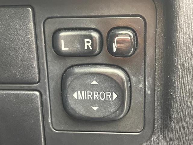 プリウス Ｓ　禁煙車　純正ナビ　バックカメラ　ＥＴＣ　Ｂｌｕｅｔｏｏｔｈ　スマートキー　ＨＩＤヘッドライト　オートライト　オートエアコン　純正１５インチアルミホイール　フォグライト　ＣＤ／ＤＶＤ再生　地デジ（42枚目）