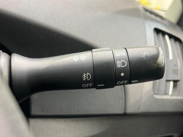 プリウス Ｓ　禁煙車　純正ナビ　バックカメラ　ＥＴＣ　Ｂｌｕｅｔｏｏｔｈ　スマートキー　ＨＩＤヘッドライト　オートライト　オートエアコン　純正１５インチアルミホイール　フォグライト　ＣＤ／ＤＶＤ再生　地デジ（47枚目）